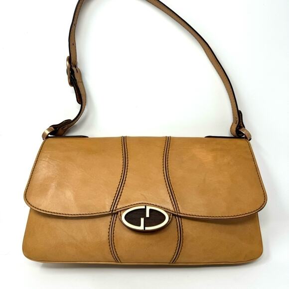 Gucci Vintage Camel Leather Shoulder Bag – Rare GG Logo 2000s Minimalist Icon